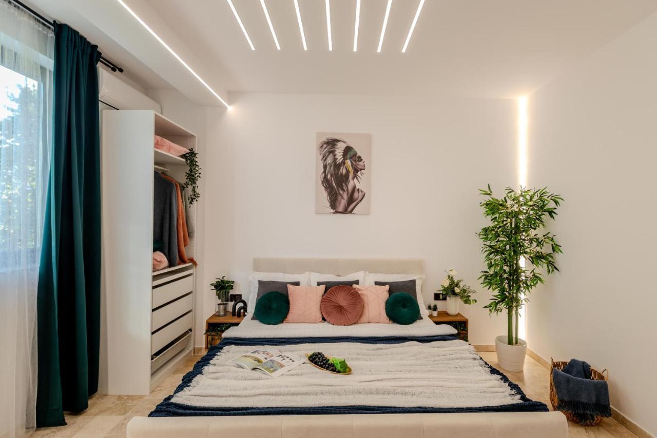 Luxury Living: Smart 2Br Apartment At Unirii Square Bukarest Kültér fotó