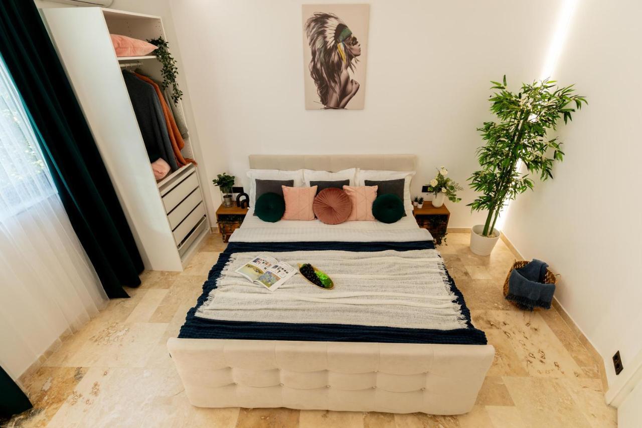 Luxury Living: Smart 2Br Apartment At Unirii Square Bukarest Kültér fotó