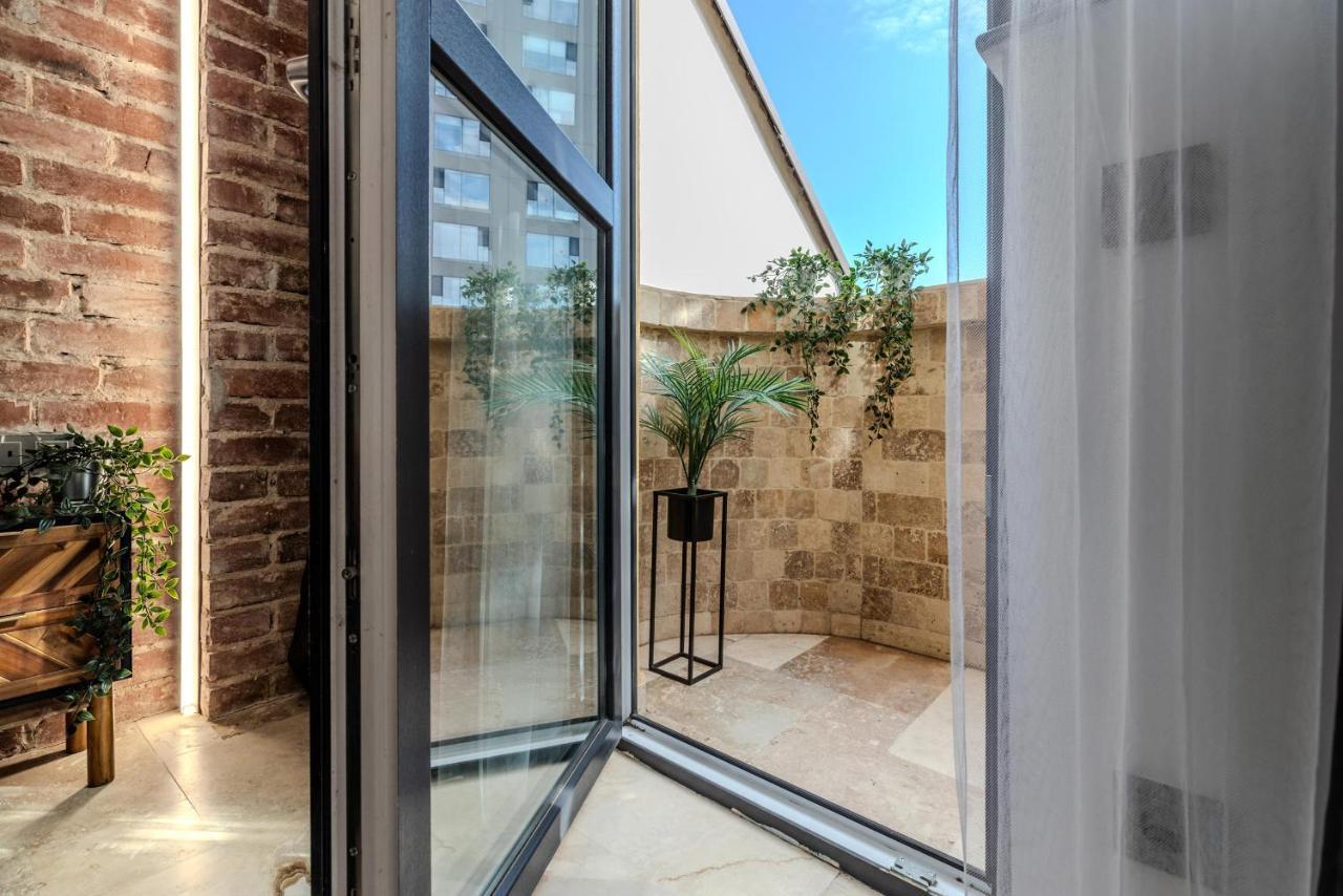 Luxury Living: Smart 2Br Apartment At Unirii Square Bukarest Kültér fotó